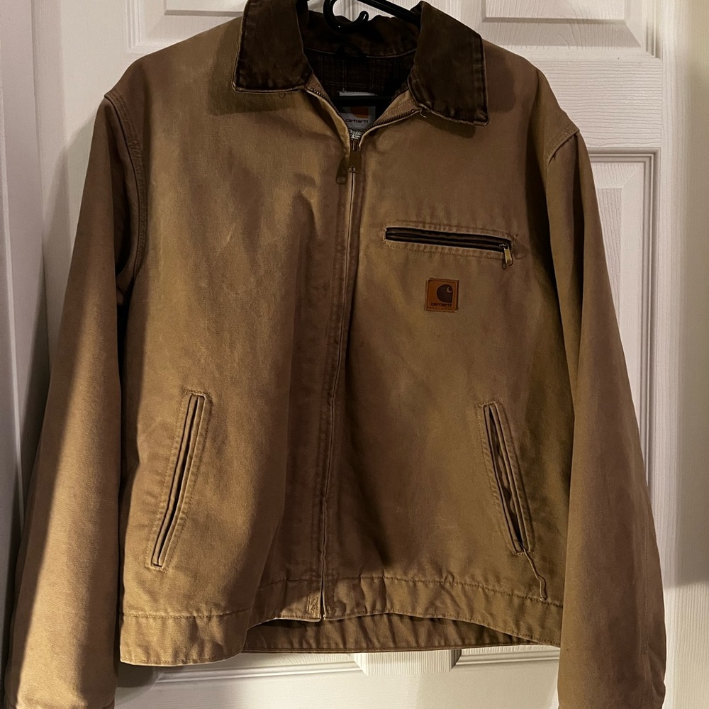 Men’s size large Carhartt zip up winter jacket.